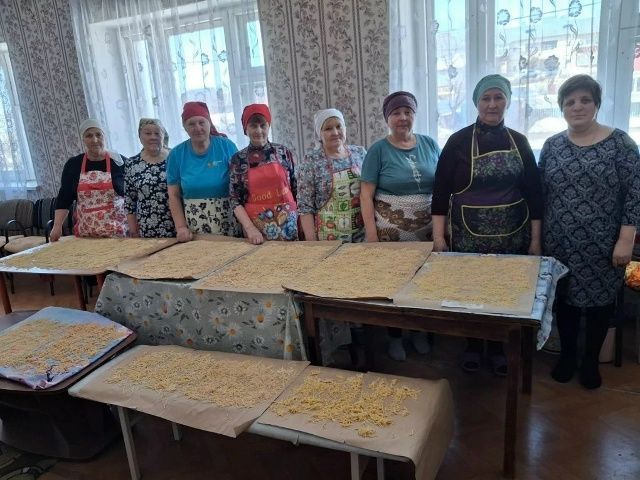 Сельчане Татарстана приготовили домашнюю лапшу для бойцов СВО