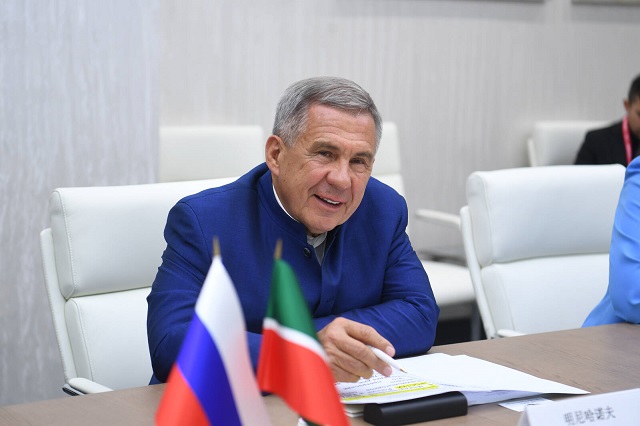 Раис Татарстана принимает участие в ВЭФ во Владивостоке