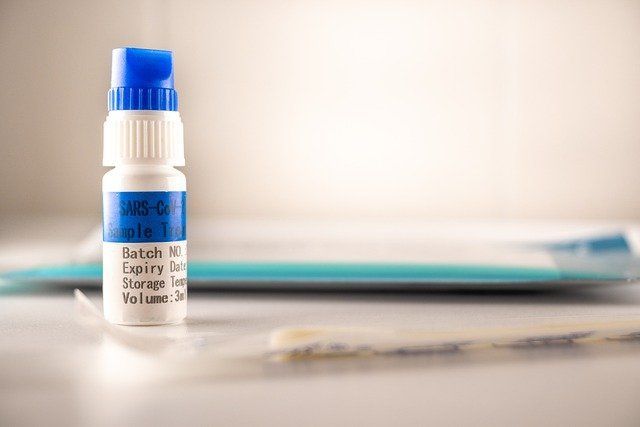 Роспотребнадзор: вакцинация от COVID-19 не освобождает от сдачи ПЦР-теста