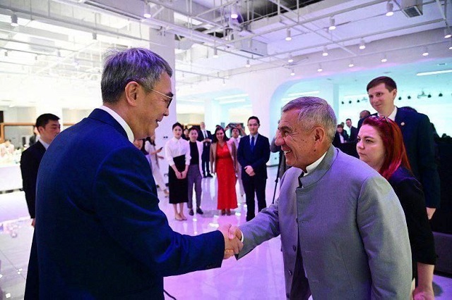 Минниханов находится с рабочим визитом в китайском городе Чунцине