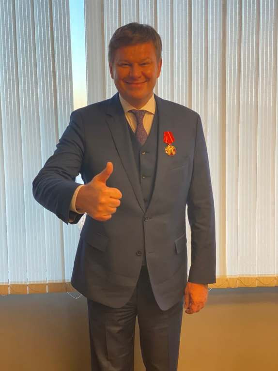 «С утра под коньяком»: Губерниев вновь намекнул на алкоголизм Ольги Бузовой