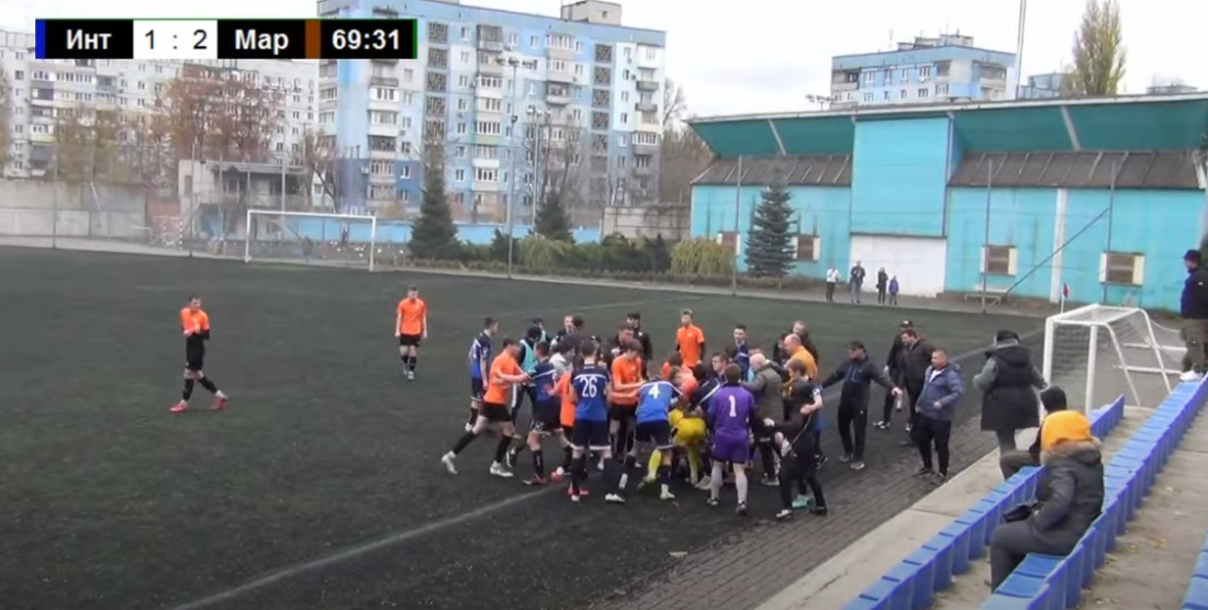 Шокирующее видео: массовая драка юных футболистов и их родителей вспыхнула на Украине