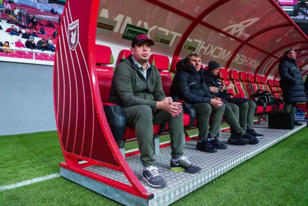 Сайманов опроверг слухи об отставке Леонида Слуцкого из «Рубина»