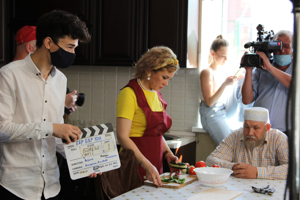 "Бер-бер хәл" сериалы режиссеры Алмаз Әкбәров: "Иң кызыгы алда әле!"