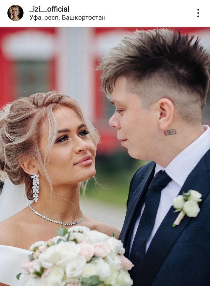 Элвин Грейның хатыны ни өчен балдак кимәгәнлеген сөйләде