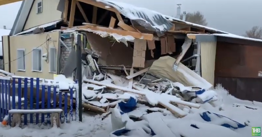 Апас районында КамАЗ машинасы йортка килеп кергән