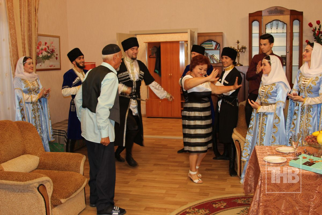  В 16-й серии ситкома «Рәхәт яшибез» («Хорошо живем») появится грузинский ансамбль или чем еще удивят режиссеры?