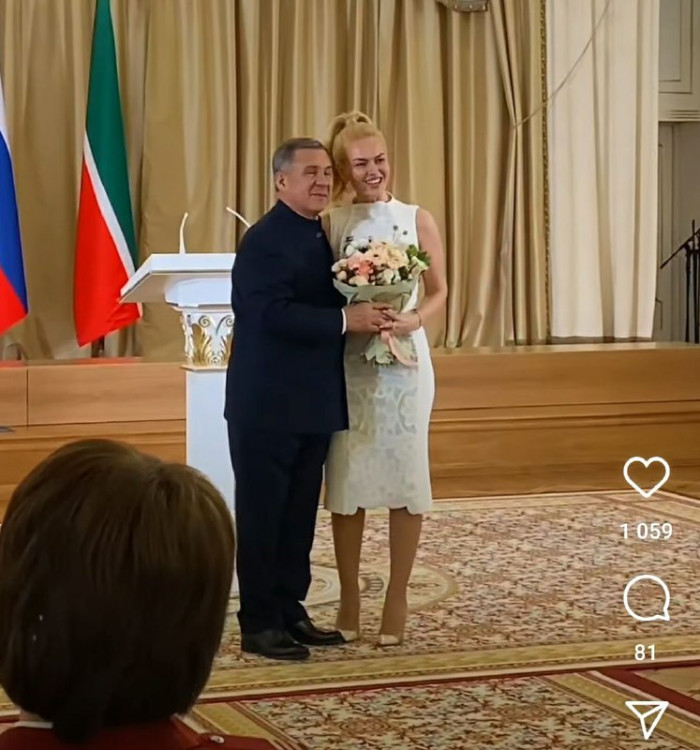 Рөстәм Миңнеханов татар эстрадасы артистларына мактаулы исем бирде