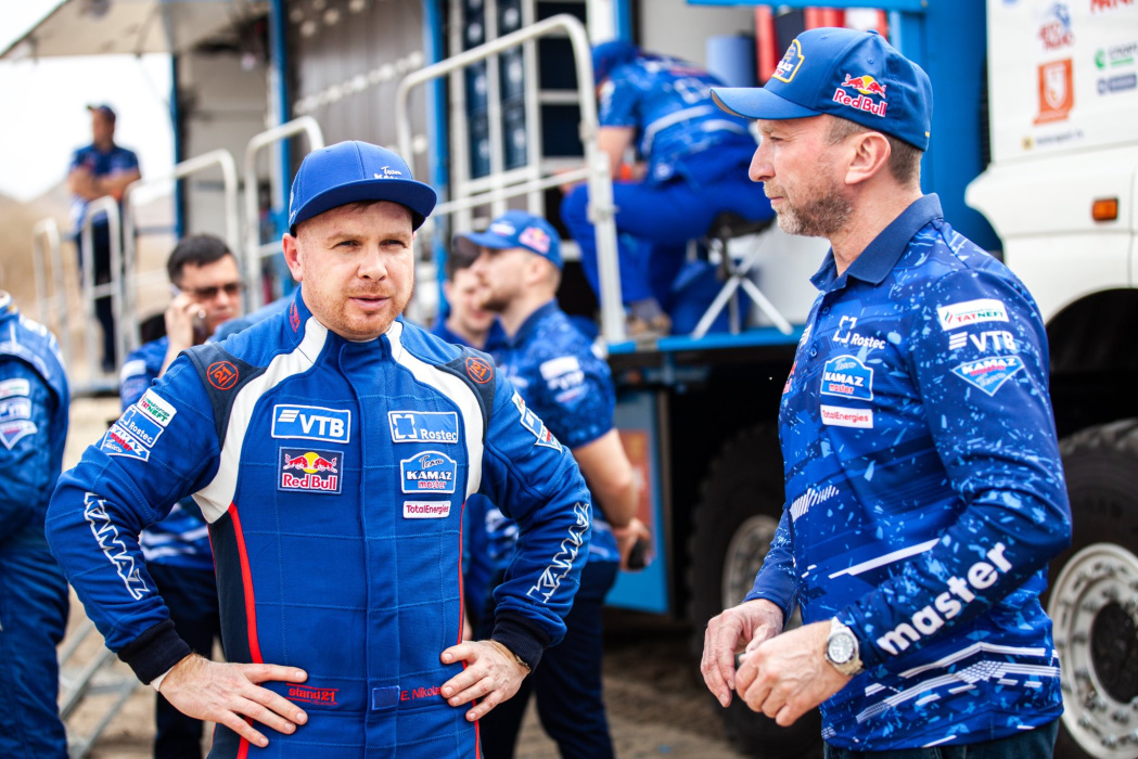 Николаев выиграл 9-й этап «Дакара» и сократил отрыв от Сотникова