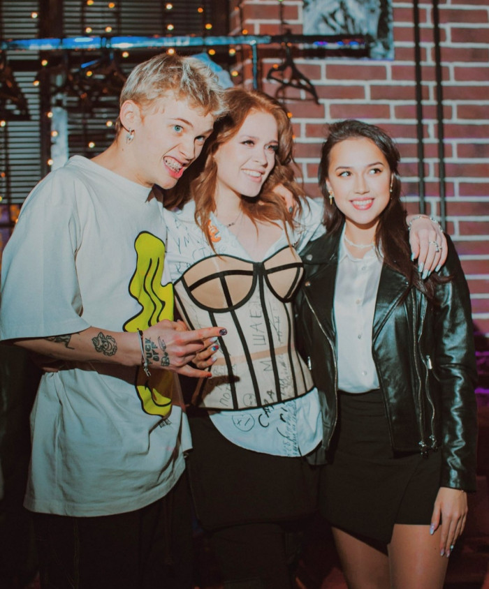 Пошла по наклонной. Загитову захейтили за фото с тиктокерами