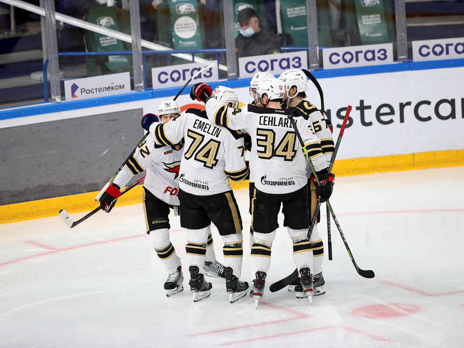 «Ак Барс» проиграл третий матч «Авангарду»