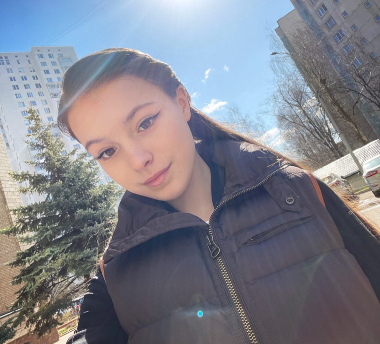 Валиева ныряет, Трусова гоняет, Щербакова ловит волны. Как фигуристки проводят отпуск