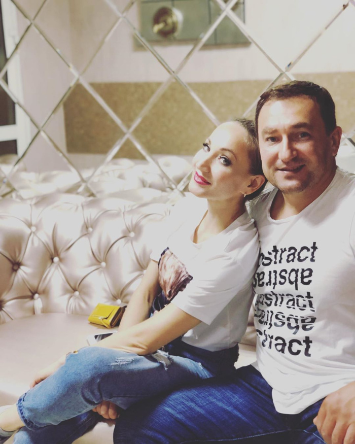 Дилә Нигъмәтуллина Мәскәүдә булган хәлне сөйләде: "1 минут кала, тирләп-пешеп, Булат йөгереп бара.."