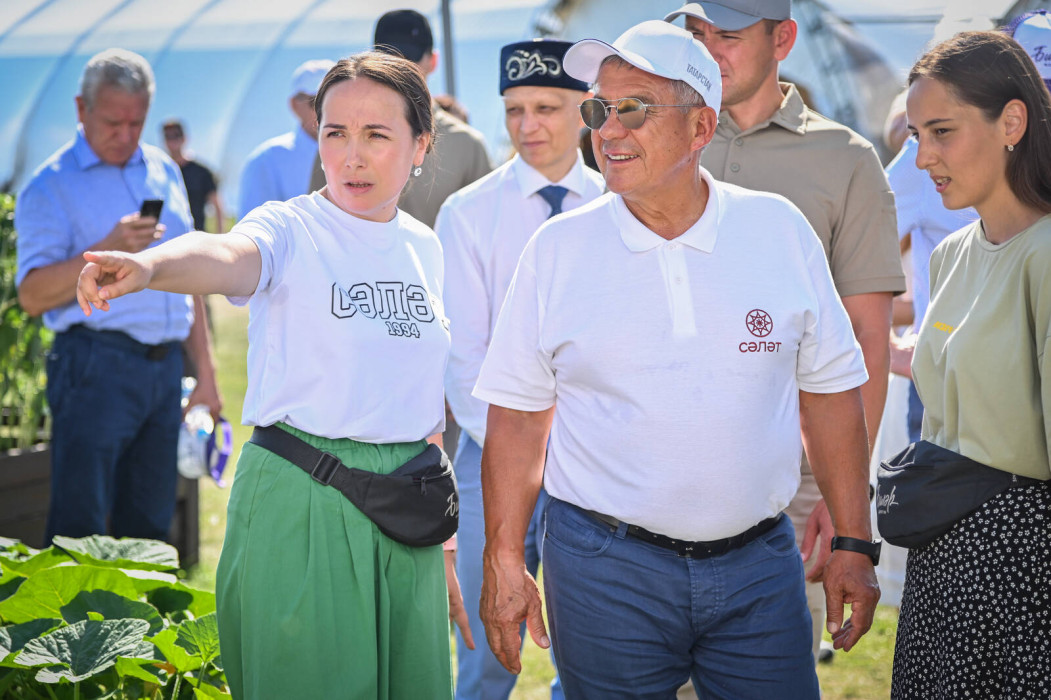 Рөстәм Миңнеханов Биләрдә "Сәләт" яшьләре белән танышты