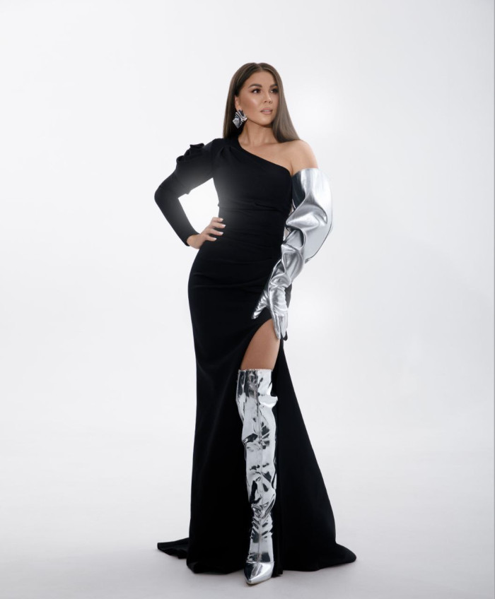 Гүзәл Уразова тамашачыларыннан ярдәм сорый