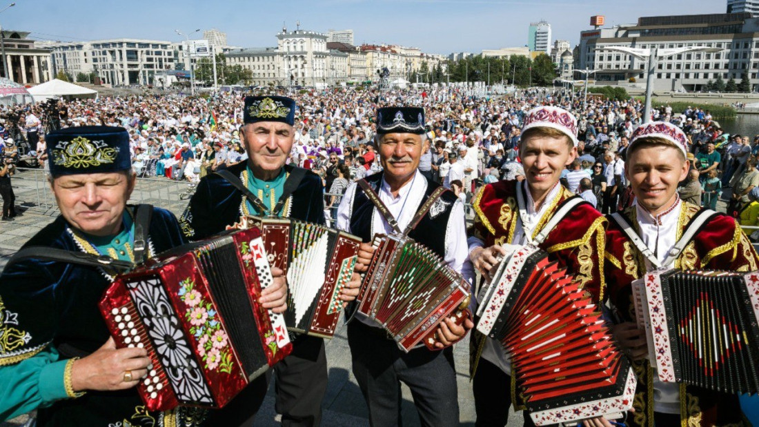 "Уйнагыз, гармуннар!" һәм "Безнең заман" - туры трансляция
