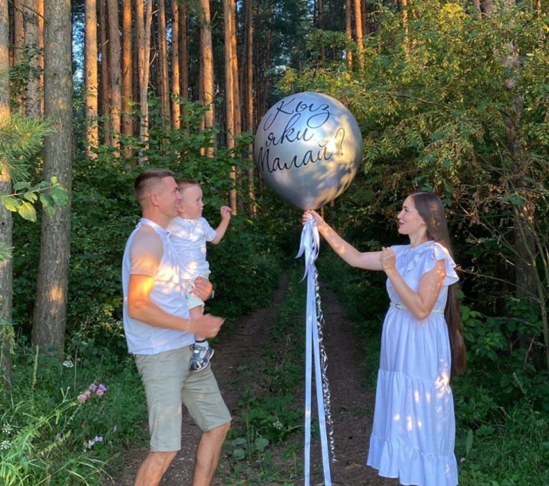 Танылган блогерлар Илназ һәм Гүзәл икенче балаларының җенесен белделәр