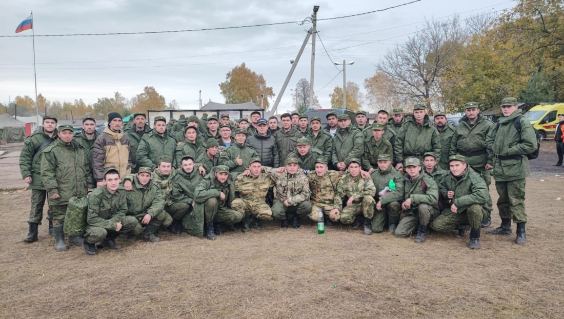 Салават Фәтхетдинов мобилизацияләнгән егетләр белән очрашкан - фото