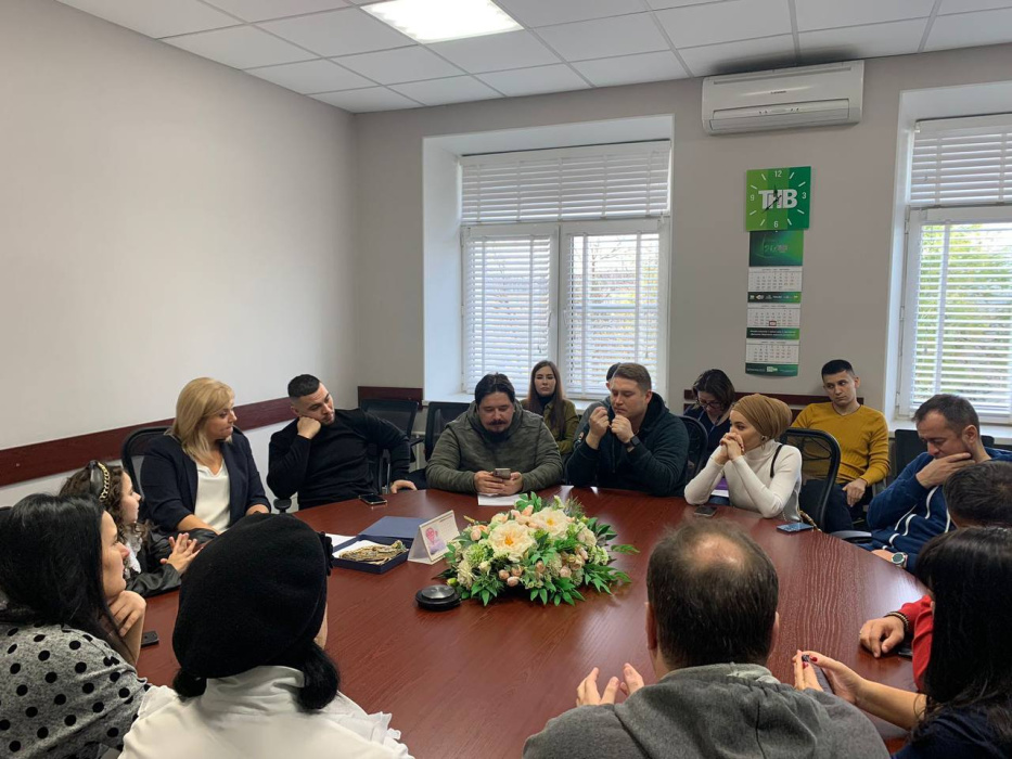 ТНВ каналында Яңа ел мюзиклы актерлары белән очраштылар