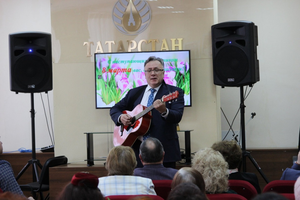 ТНВ генераль директоры Илшат Әминев хатын-кызларга җыр башкарды - видео