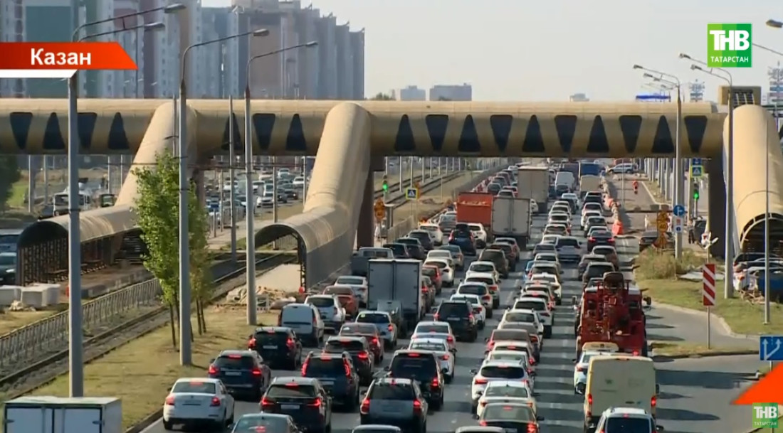 Казанда Фучик урамының Зәкиевтән - Минскига кадәр өлешен яптылар - видео