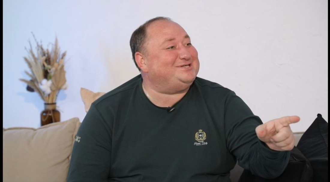 Вадим Захаров сәхнәгә эчкән килеш чыгучы артистларны атады - видео