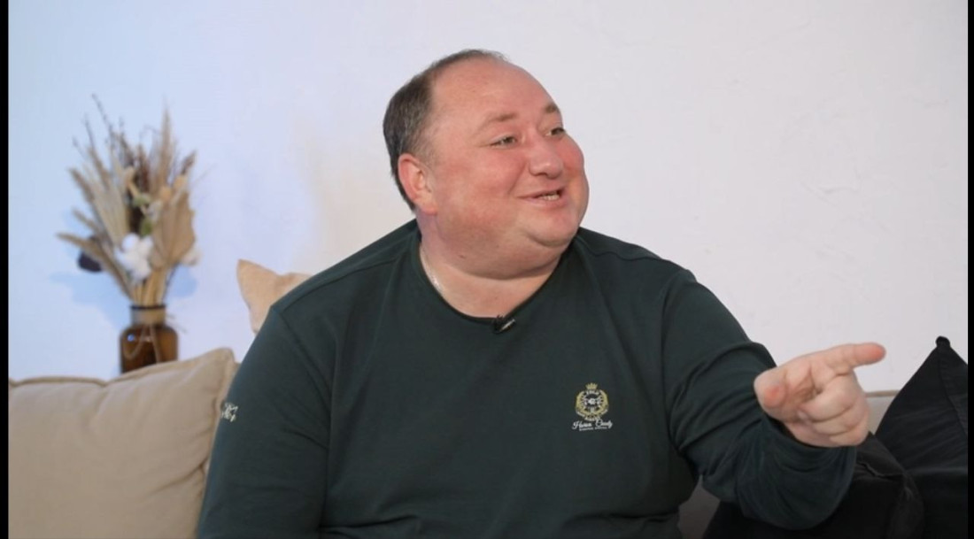  Вадим Захаров сәхнәгә эчкән килеш чыгучы артистларны атады - видео