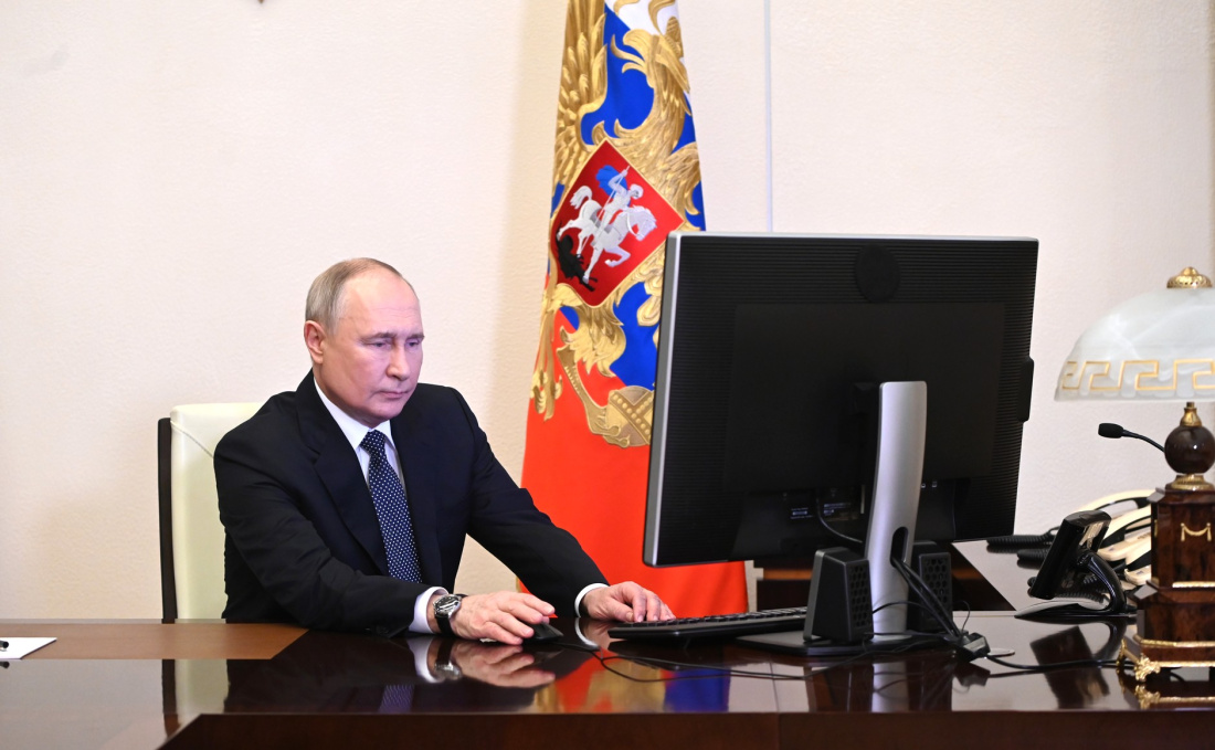 Владимир Путин Россия Президентын сайлауда онлайн тавыш бирде