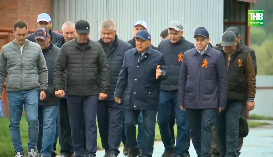 Рөстәм Миңнеханов Тукай һәм Яңа Чишмә районнарында кыр эшләре белән танышты 