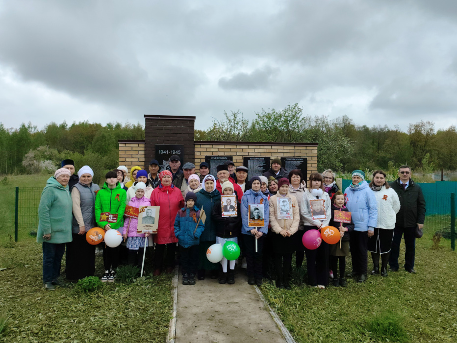 Алексеевск районы Кызыл Чишмә авылында һәйкәлгә чәчәкләр салдылар