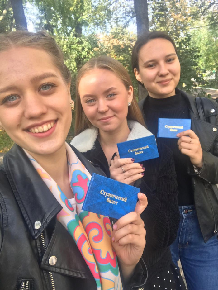 Сегодня трое финалисток конкурса #АЙДАНАТНВ2019 получили студенческие билеты первокурсника