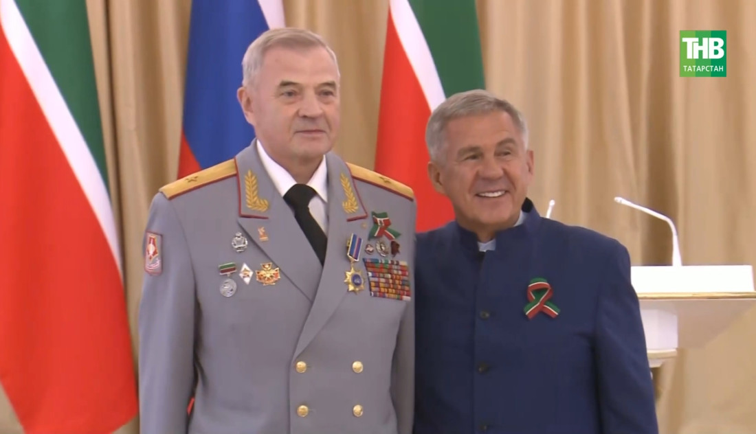 Республика Рәисе Россия һәм Татарстанның дәрәҗәле бүләкләрен тапшырды