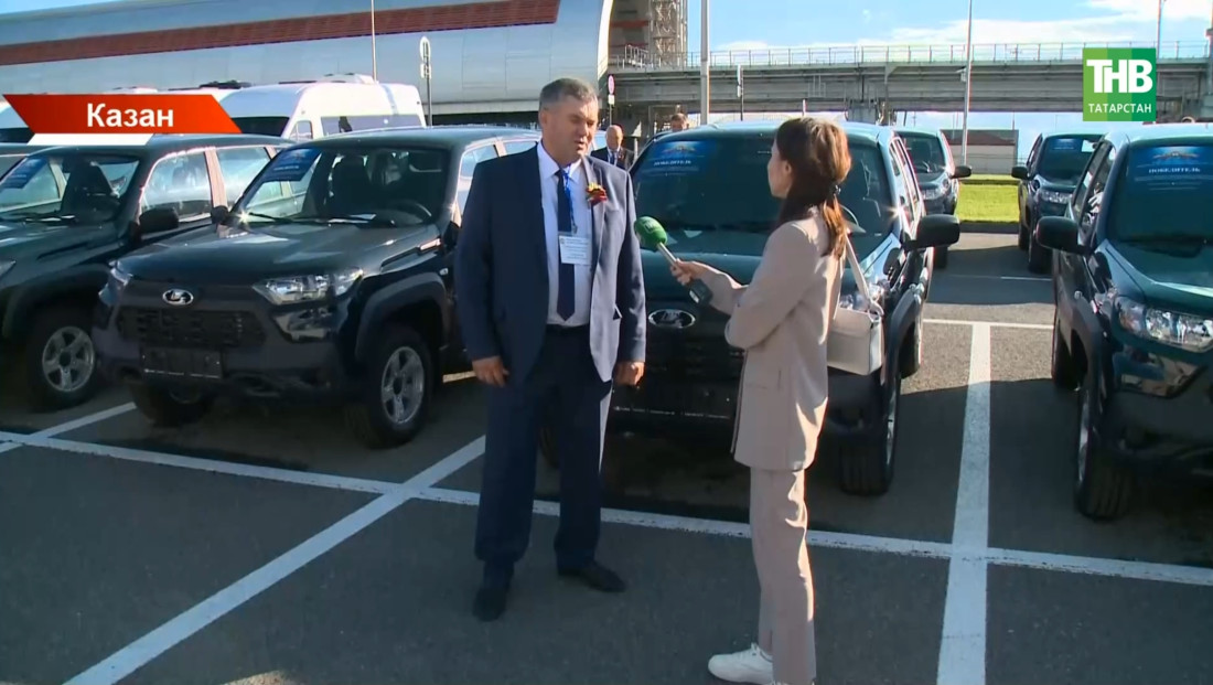 Республика Рәисе Рөстәм Миңнеханов авыл җирлекләре башлыкларына машина ачкычлары тапшырды