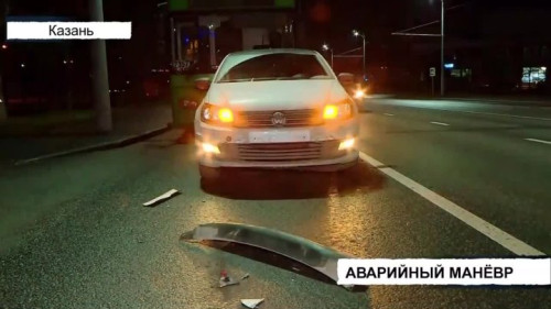 Лада устроила эффект домино на дороге: тройное ДТП с троллейбусом у Казанского танкового училища 