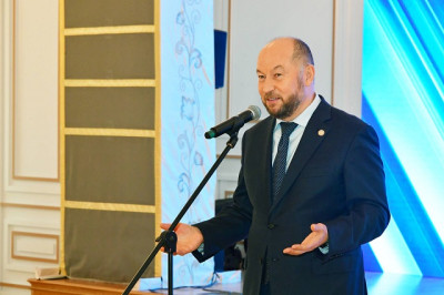 Әсгать Сәфәров "Динамо" физкультура-спорт җәмгыятенә 100 ел тулу белән тәбрик итте