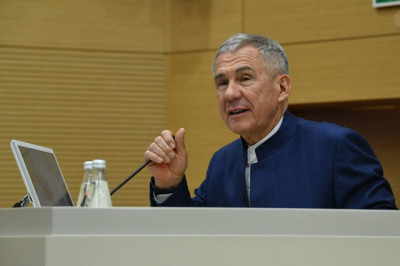 «Прекрасный повод выразить восхищение»: Минниханов поздравил женщин с 8 Марта