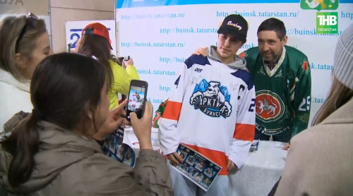Звёзды «Ак Барса» и «Нефтехимика» вышли на лёд вместе с юными хоккеистами
