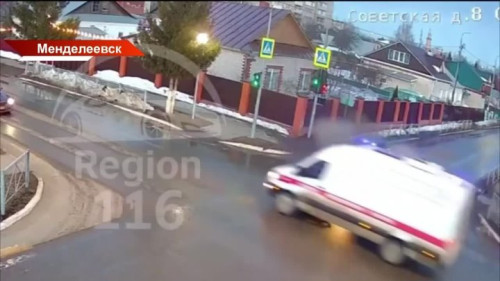 ДТП со скорой в Менделеевске: машина перевернулась, пострадали три человека