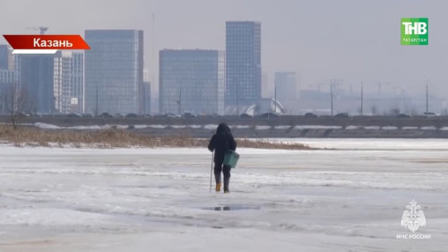 Опасный лёд не пугает: десятки рыбаков вышли на тающую Казанку