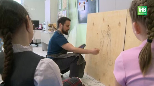 Четырёхметровое панно по сказкам Тукая создали школьники Сабов вместе с художником из Москвы