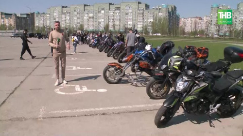 81 мотоцикл с главным знаменем Победы прошёл мотопробегом по Казани