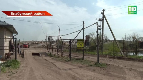 «Дышать нечем, носим маски»: под Елабугой уже несколько дней тлеет мусорный полигон
