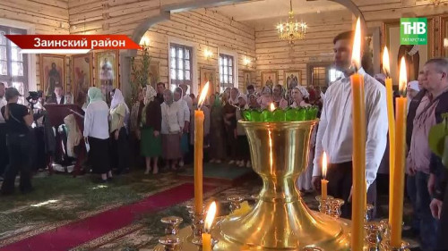 Из небытия к новой жизни: в Верхнем Багряже освятили Троицкую церковь