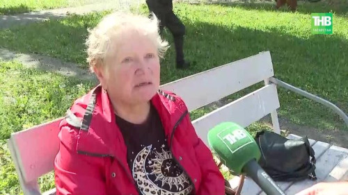 В Нижнекамске у музея появился стихийный мемориал — жители несут цветы и игрушки в память о погибших