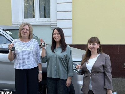 Татарстанда фотоконкурс җиңүчеләренә автомобильләр тапшырылды