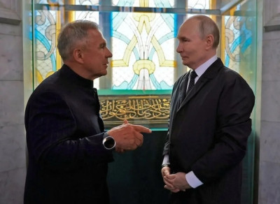 Минниханов поздравил Путина с днем рождения от имени жителей Татарстана