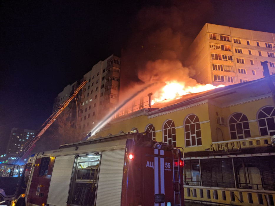 В сгоревшем ресторане Набережных Челнов нашли тело ребенка (ВИДЕО)