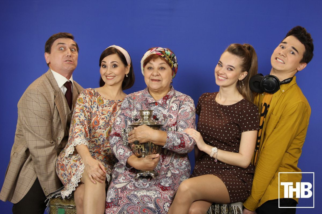 У актеров первого татарского ситкома «Рэхэт яшибез» прошла фотосессия: показываем как это было