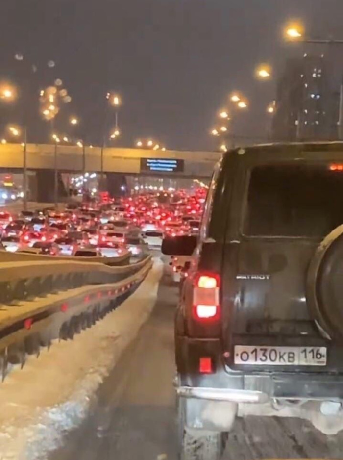 Розыгрыш нового авто парализовал транспортное движение в Казани (ВИДЕО)