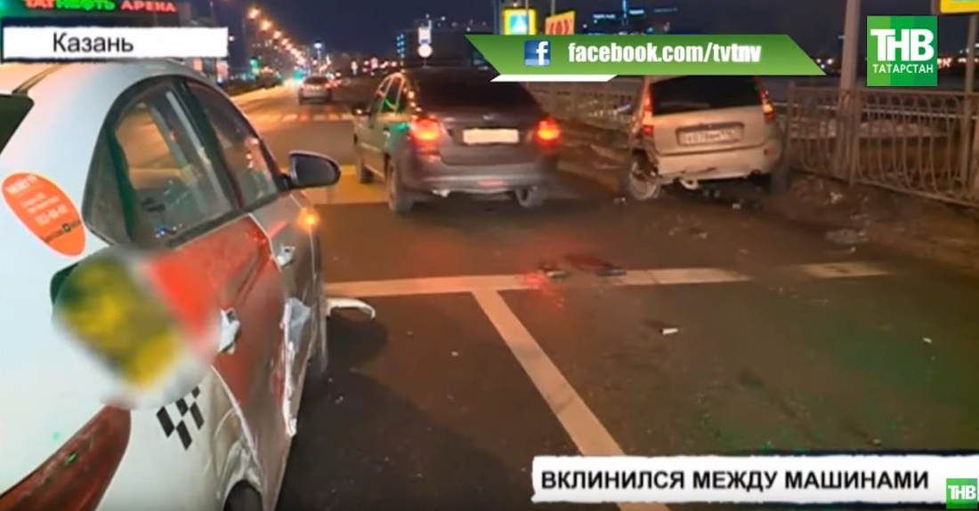 Водитель «Мерседеса» скрылся с места ДТП, вклинившись между двумя авто (ВИДЕО)